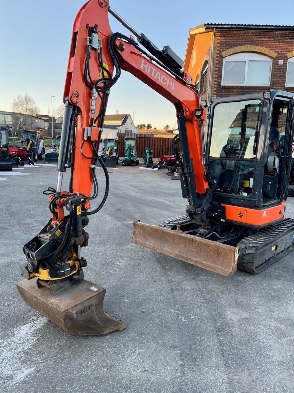 Hitachi 2017 - ZX38-5A agri-tract