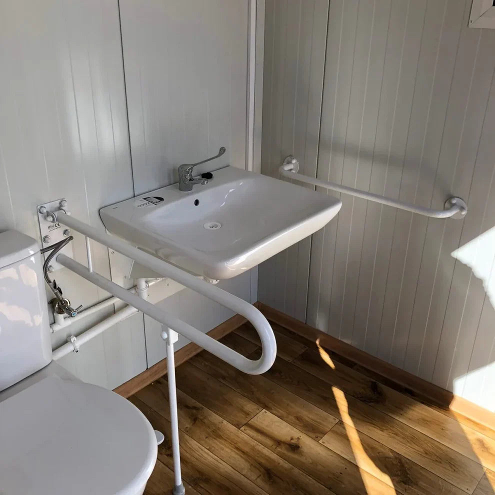 Conteneur en panneaux sandwich avec toilettes 6,00×3,00 agri-tract