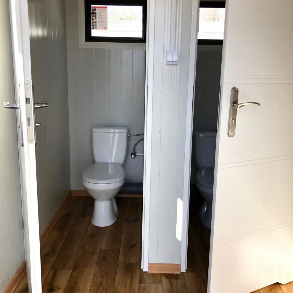 Conteneur en panneaux sandwich avec toilettes 6,00×3,00 agri-tract