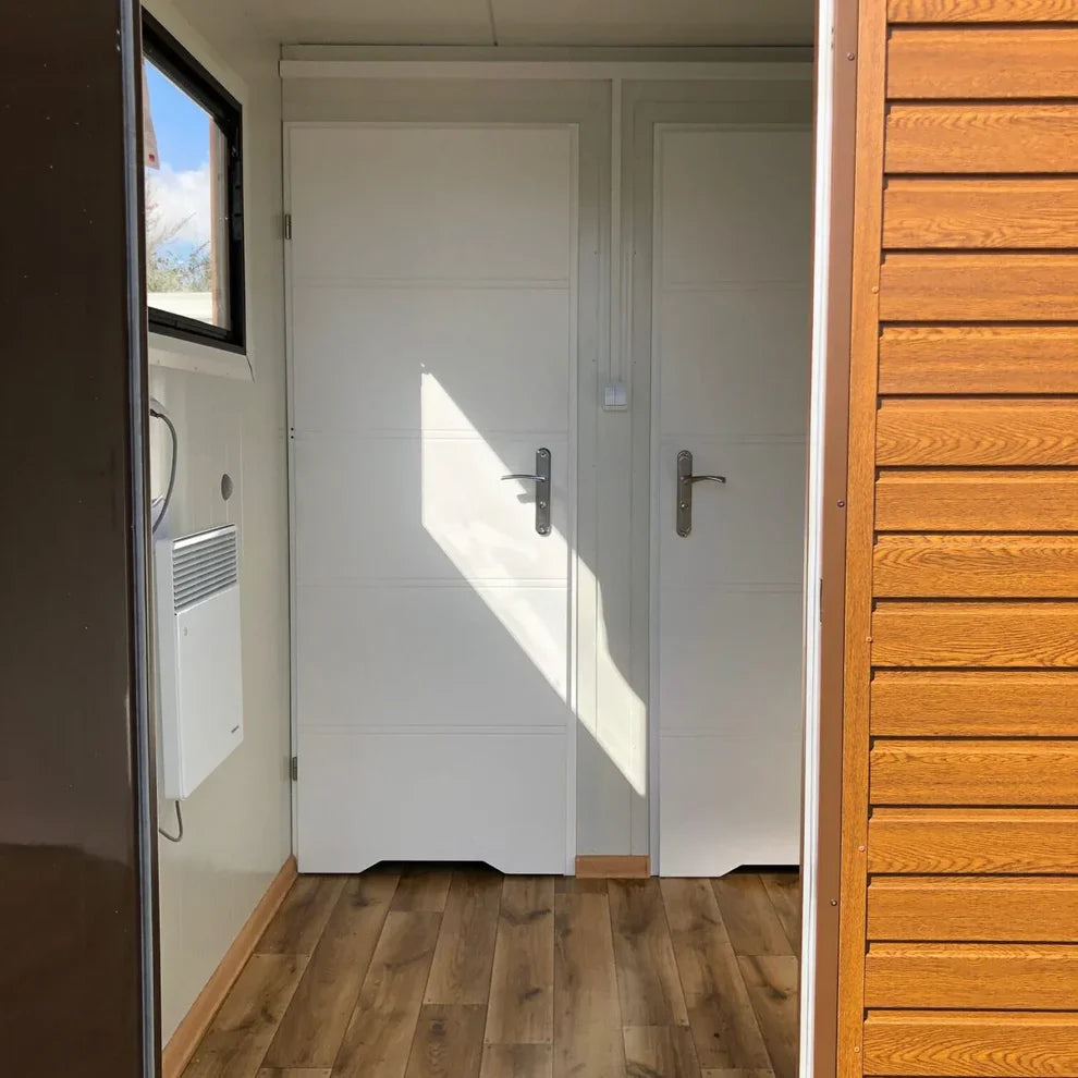 Conteneur en panneaux sandwich avec toilettes 6,00×3,00 agri-tract
