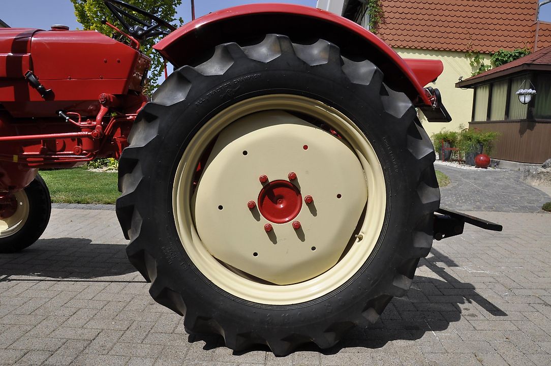 STANDARD 217 agri-tract