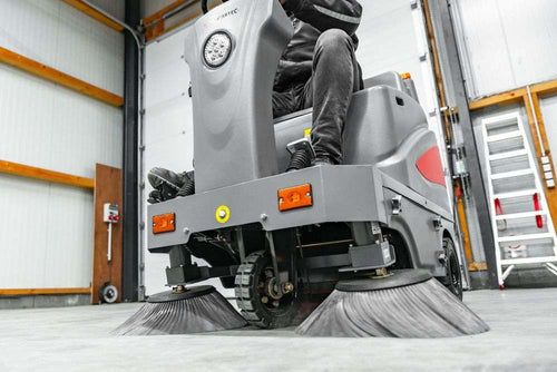 Balayeuse autoportée CleanMaster Ultimate - 8800 ㎡/h agri-tract