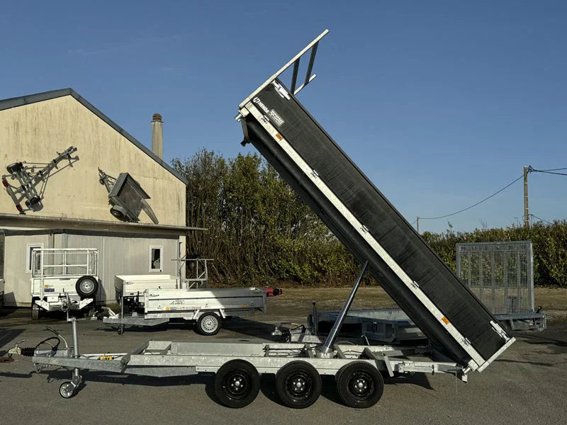 Trois semi-remorques bennes de 3 × 1 800 kg (3,5 t) agri-tract
